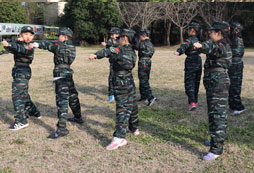 參加濟南市軍事化夏令營用品質(zhì)點亮少年人生！
