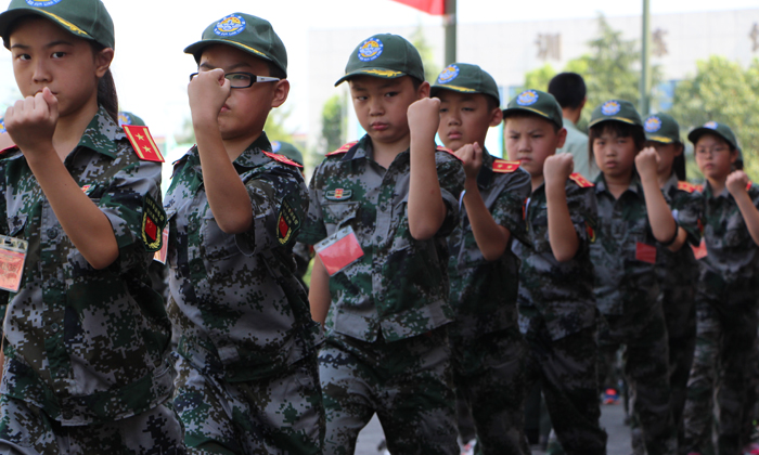 濟南市夏令營讓孩子體驗軍事生活