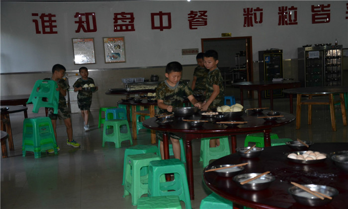 這個(gè)暑期報(bào)名參加景德鎮(zhèn)軍事夏令營(yíng)吧
