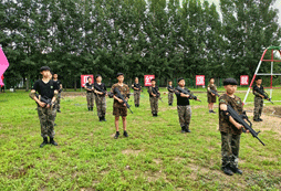 景德鎮(zhèn)青少年軍事夏令營(yíng)磨礪孩子堅(jiān)韌品質(zhì)