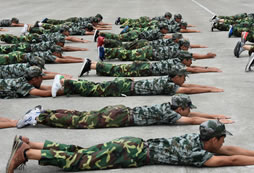 井岡山特色軍事夏令營(yíng)讓孩子成為“兵王”