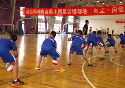 參加金華籃球夏令營(yíng)課程有什么收獲呢？