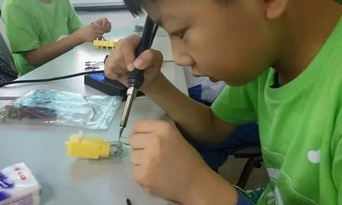 小學(xué)生機器人夏令營