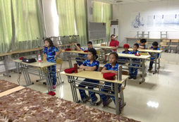 青少年機(jī)器人暑期夏令營(yíng)提高孩子動(dòng)手動(dòng)腦的能力