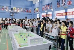 小學(xué)生機器人夏令營提升孩子的科技素養(yǎng)
