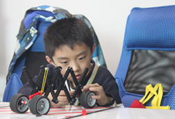 中小學(xué)生參加機器人夏令營都需要注意哪些事項