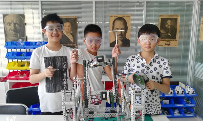 多大的孩子適合參加機器人科技夏令營？