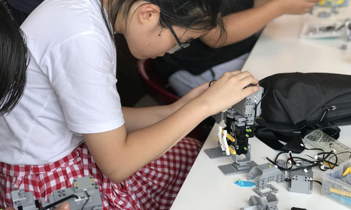 機器人暑假營實現(xiàn)孩子的科技夢