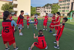 擊鼓顛球