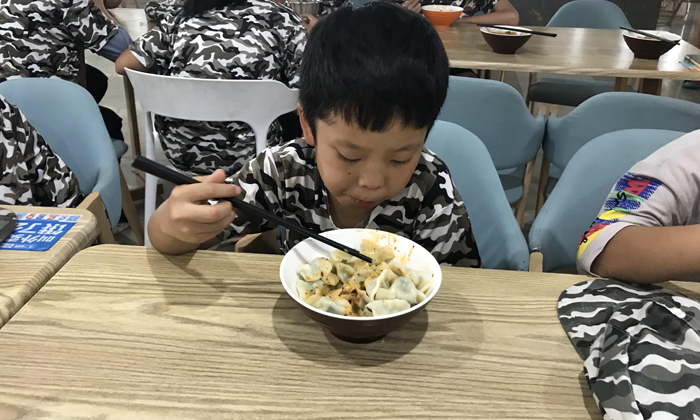吃餃子