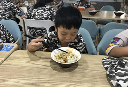 吃餃子