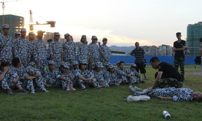 中國(guó)軍旅文化夏令營(yíng)自救知識(shí)講解