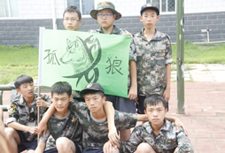 參加軍事將帥夏令營爭做少年特種兵