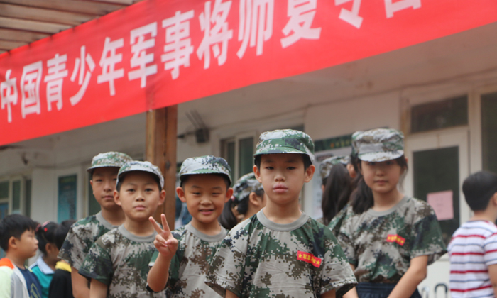 營中合影