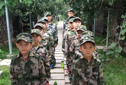 北京軍事夏令營(yíng)讓我不斷完善自己，提高自己