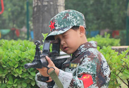 讓孩子參加軍事將帥夏令營(yíng)怎么樣？