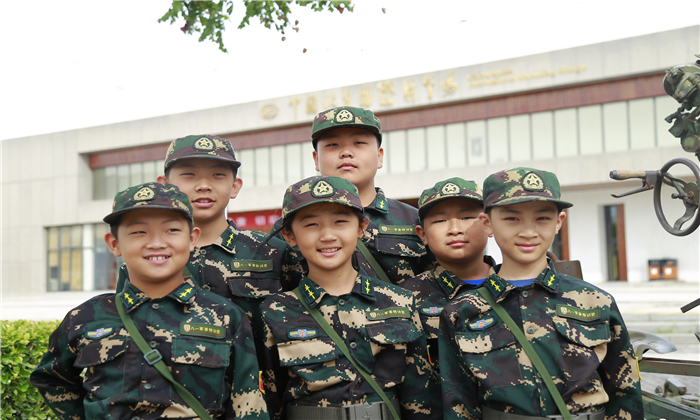 國內(nèi)軍事夏令營多少錢