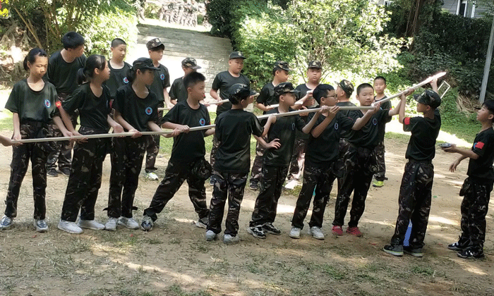 軍事夏令營(yíng).gif