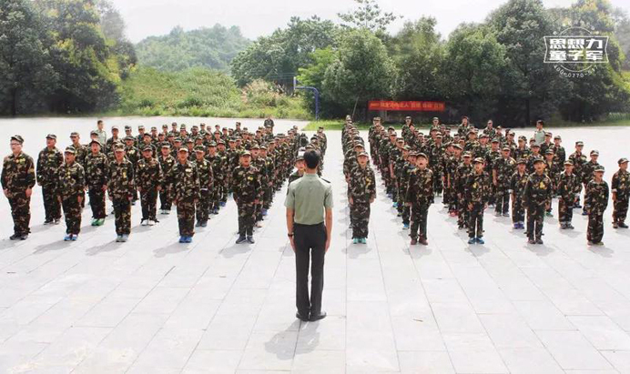 軍事營地夏令營