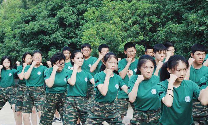 口碑好的軍事夏令營(yíng)