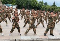 軍事夏令營的理想選擇，帶您進(jìn)入一個充滿挑戰(zhàn)和樂趣的世界！