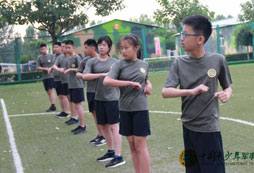 參加軍事夏令營活動帶孩子感受真正的軍營！