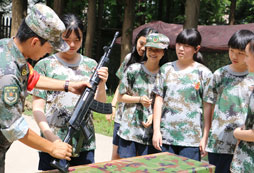 軍營(yíng)小兵夏令營(yíng)解決孩子拖拉懶散的壞習(xí)慣！
