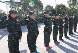 想要孩子有所改變就來(lái)參加軍事化夏令營(yíng)啊