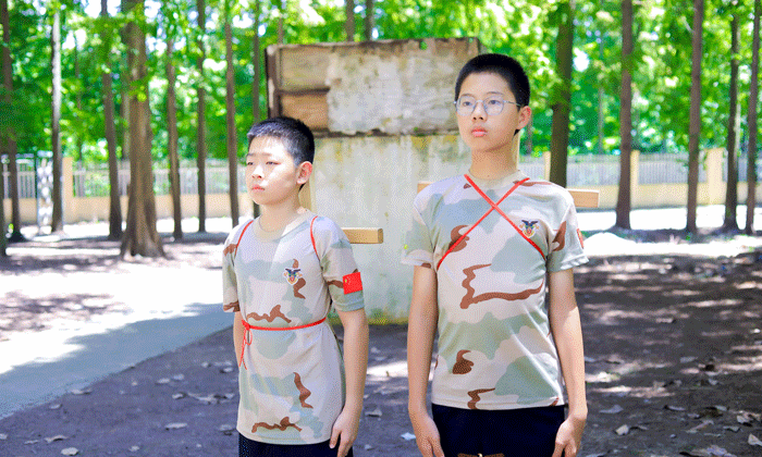 軍事夏令營(yíng).gif