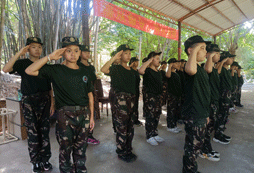 暑期參加軍事夏令營(yíng)鍛煉孩子獨(dú)立自主的能力