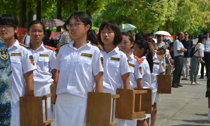 女孩軍事夏令營