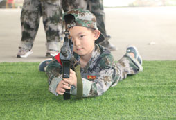 青少年參加軍事夏令營(yíng)的八大收獲