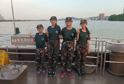 暑期參加軍事夏令營(yíng)提高孩子的綜合能力