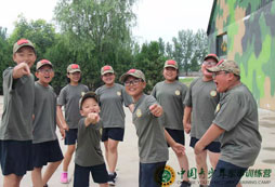 軍旅夏令營(yíng)小學(xué)生活動(dòng)讓你的孩子更加堅(jiān)強(qiáng)