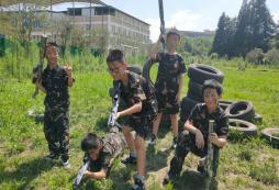 不知道軍事夏令營(yíng)去哪里報(bào)名？我們?yōu)槟闾峁┳钊膱?bào)名指南！