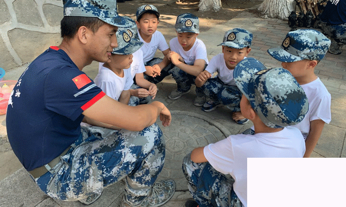 軍事冬令營(yíng).gif