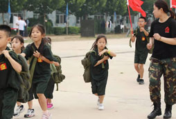 孩子參加軍訓(xùn)夏令營怎么樣？