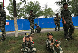 暑假軍訓夏令營帶給孩子頗多收獲！