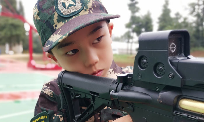 10歲小孩去軍訓(xùn)夏令營好不好
