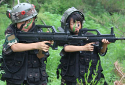 軍訓夏令營改善青少年壞習慣！