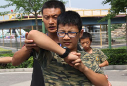 廣州黃埔青少年軍訓(xùn)夏令營(yíng)3大助益改變孩子
