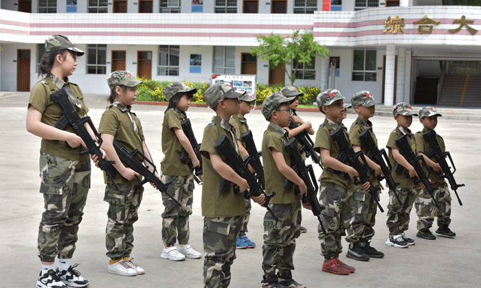 康定軍事夏令營提供全方位安全保障.gif