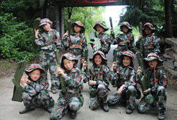 康定軍事拓展夏令營培養(yǎng)孩子正確軍事精神！