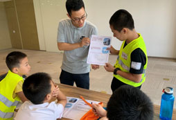 參加科技兒童夏令營豐富孩子的科學(xué)知識！