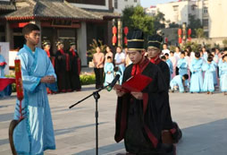 孔子禮儀文化學(xué)校夏令營帶領(lǐng)孩子品位中華文化
