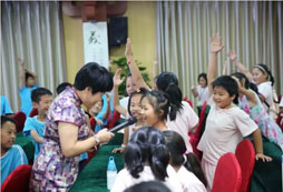 孔子禮儀國學(xué)夏令營讓孩子了解儒家文化。