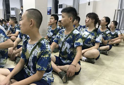 昆明快樂少年軍事夏令營塑造孩子剛強的意志！