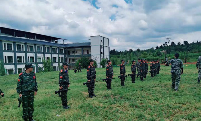 昆明軍事夏令營(yíng)