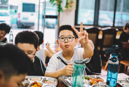 國內(nèi)有哪些好的籃球夏令營？