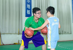 北京籃球訓(xùn)練營適合6-18歲熱情的青少年